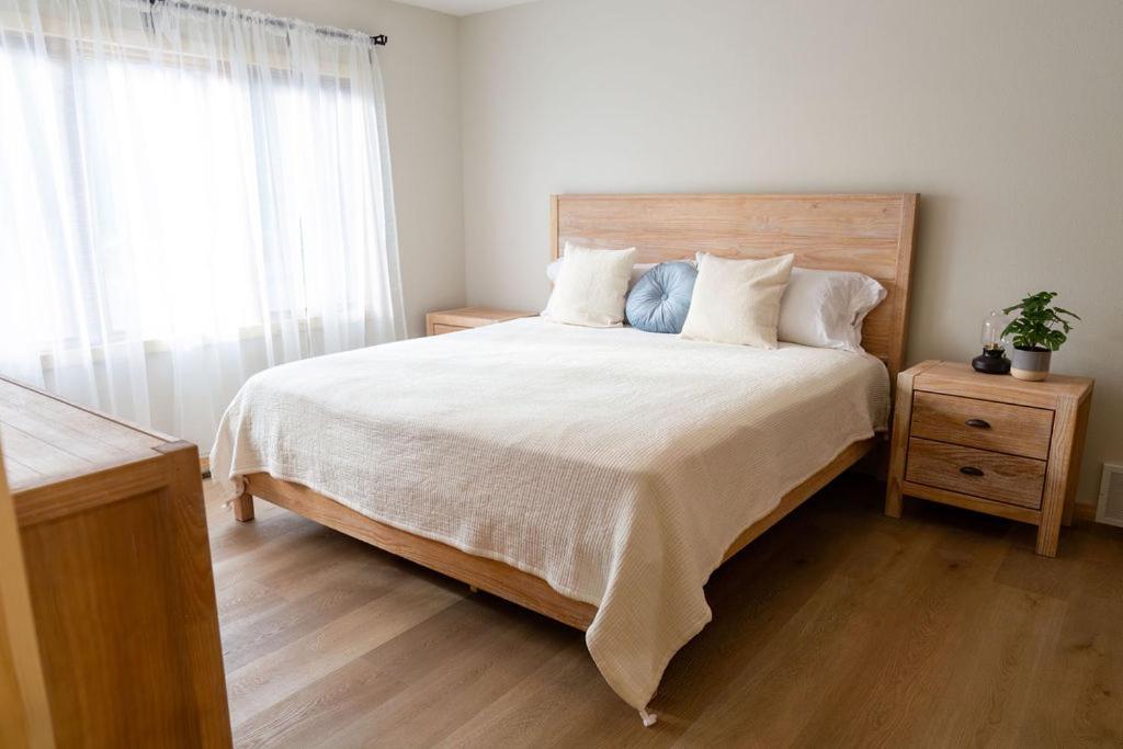 Twelve Pines Resort - South Lodge With Private Pier On Catfish Lake Eagle River Luaran gambar