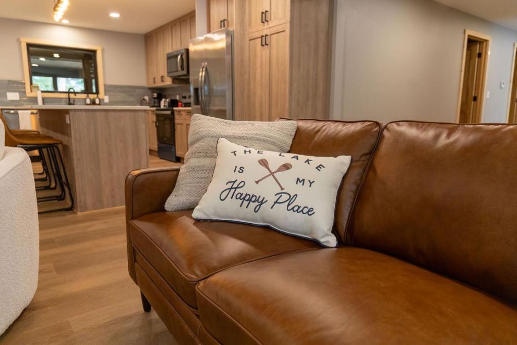Twelve Pines Resort - South Lodge With Private Pier On Catfish Lake Eagle River Luaran gambar