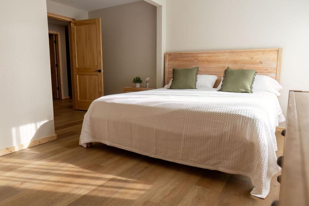 Twelve Pines Resort - South Lodge With Private Pier On Catfish Lake Eagle River Luaran gambar