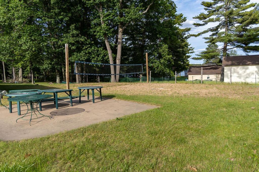 Twelve Pines Resort - South Lodge With Private Pier On Catfish Lake Eagle River Luaran gambar